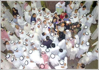 مواطنون يشددون على تعزيز تعاون السلطتين للخروج من الأزمة المالية بأقل الخسائر