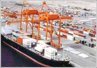 توجه حكومي لخفض تكاليف الصناعة اللوجستية ومزايدات ومناقصات الموانئ الكويتية خلال 2008 