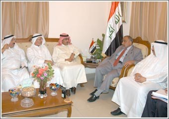 نائبا الرئيس العراقي أكدا لأول وفد صحافي كويتي يزور بغداد منذ الاحتلال عدم السماح لأي طرف باتخاذ قرار من شأنه الإساءة للعلاقات بين البلدين