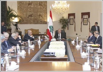 سليمان أرجأ الحوار إلى 22 ديسمبر ودعا لاستمرار التهدئة بين الفرقاء