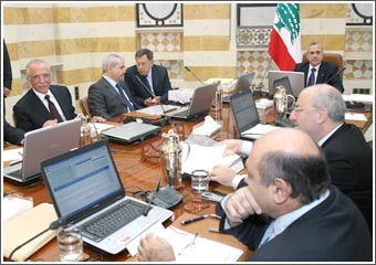 لبنان: جلسة ماراثونية للحكومة تقر «لجنة المتابعة» للتنسيق الأمني مع دمشق