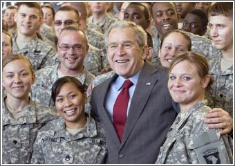 بوش: عودة الجنود الأميركيين من العراق تقترب