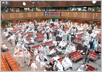 اقتصاديون لـ «الأنباء»: المخرج الأوحد للأزمة يتمثل في السيولة ثم السيولة