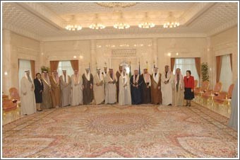 الأمير استقبل أعضاء الحكومة الجديدة: عليكم مسؤولية كبيرة وأثق أنكم ستوفونها حقها من خلال العمل كفريق واحد منسجم لتحقيق آمال وطموحات المواطنين