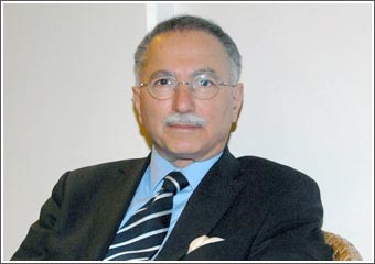أوغلو لـ «الأنباء»: كلمة خادم الحرمين أسّست لمرحلة جديدة من التضامن العربي والكويت أدارت القمة الاقتصادية بروح طيبة وفتحت الطريق أمام تنقية الأجواء