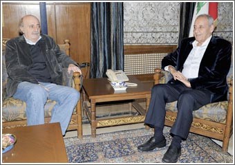 لبنان: لقاء بري - جنبلاط في عين التينة واستكمال نزع صور الزعماء