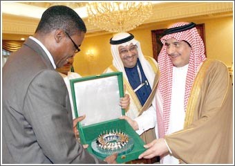 لويس يؤكد أن أوينز نقطة تحول وفيلبس يدين بالفضل لوالدته