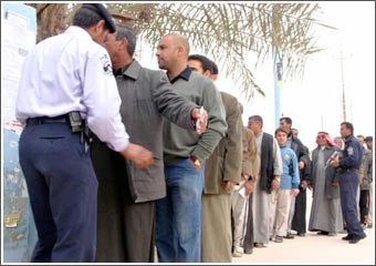 انتخابات العراق المحلية تحقق إقبالاً واسعاً وسط خروقات أمنية محدودة