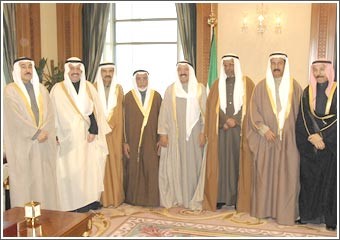 تفويض الحكومة في إضافة الزيادات المالية لرواتب القضاة الأساسية أو صرفها كبدلات ثلاثة