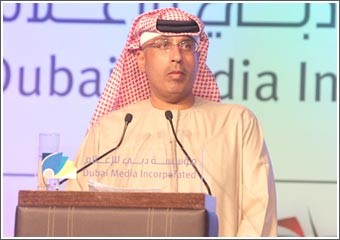 الشيخ يكرّم 66 موظفاً من مؤسسة دبي للإعلام