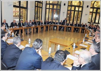 لبنان: جلسة حاشدة للجنة الإعلام والاتصالات حول التنصت وتراشق كلامي وبعبوات المياه أجّلها إلى الخميس المقبل!