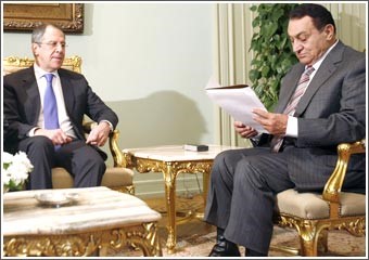 مبارك يرفض ربط التهدئة بإطلاق سراح شاليط وأولمرت يؤكد: لا اتفاق دون الإفراج عنه