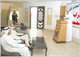 الطاحوس: إضراب شامل في موانئ الشويخ والشعيبة والدوحة اليوم