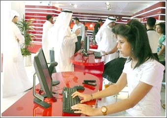 الغالبية العظمى من الكويتيين غير راضين عن رواتبهم