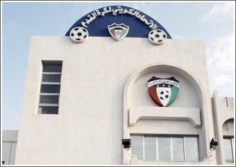 «الأنباء» تنفرد بنشر نص قوانين اتحاد الكرة وما يعارضها من القوانين المعتمدة في «فيفا»