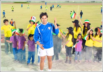 أغنية «كفو» تجمع لاعبي المنتخب بالشيخ أحمد الفهد أثناء التدريب