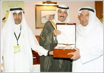 مواجهة قوية بين تنس الكويت وعمان في السن العام