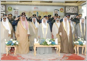 الأمير رعى حفل تخريج ضباط الدفعتين الـ 13 و الـ 36 في كلية علي الصباح العسكرية