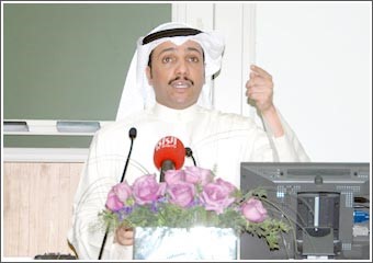 الغانم: مجلس الوزراء يحدد مسألة صعود رئيس الحكومة لمنصة الاستجواب وليس اجتماع الأسرة التي يجب حسم صراعاتها الداخلية لمصلحة الكويت