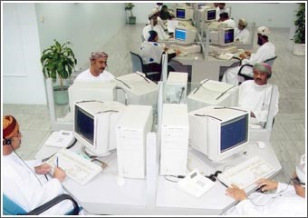 رواتب «سوبر» للخبراء الأجانب في السلطنة تثير حفيظة العمانيين