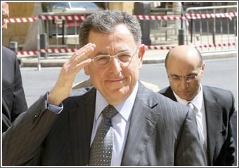 السنيورة يختتم الترشيحات والمعارضة تعتبره تحدياً وأسامة سعد يرحّب بـ «المعارك»