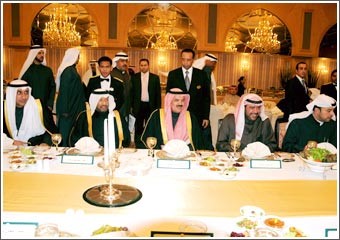 الدويلة: أنتظر اتصالاً من الفهد لعقد اجتماع لبحث آخر التطورات