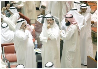 سيطرة عمليات جني الأرباح على التداولات مع تراجع الشركات القيادية