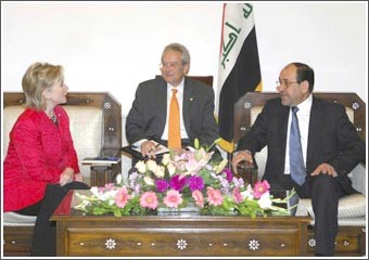 خامنئي: القوات الأميركية المشتبه به الرئيسي في تفجيري الكاظم 