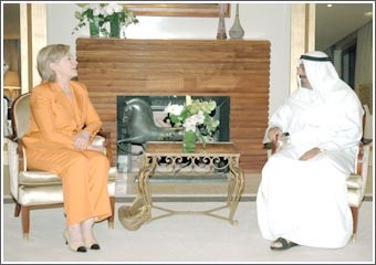 محمد الصباح لكلينتون: ضرورة إغلاق ملف معتقلي غوانتانامو نهائياً وتسليمنا الكويتيين الـ 4 لأننا الأقدر على محاكمتهم إن كانوا يستحقون المحاكمة