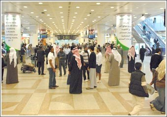 العديد من السائحين ألغوا حجوزاتهم إلى المناطق الموبوءة وآسيا والدول العربية الوجهة المفضلة لموسم السفر الحالي