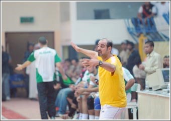 العربي أخفق مرتين مع القايد .. والصليبخات شق طريقه مع غلوم «القائد» 