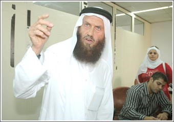خالد السلطان يهدد بالتخارج من حصته في «مركز سلطان» إن لم تمتنع عن بيع المحرمات في الخارج