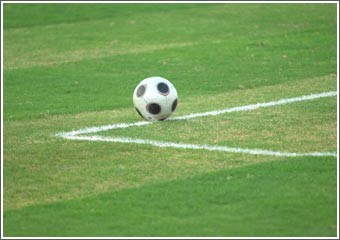 مهلة «فيفا» تنتهي اليوم .. والإيقاف لمدة عام أقرب من التأجيل
