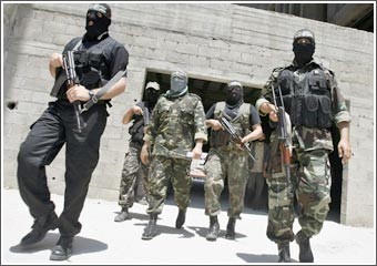 إسرائيل تطلق أضخم مناورة في تاريخها.. واشتباكات بين «حماس» و«فتح» توقع 6 قتلى 
