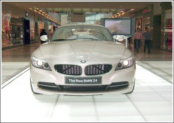 الكويت تستقبل سيارة BMWZ4 الجديدة بسقف صلب قابل للطي