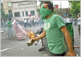 الرئاسة الإيرانية: نجاد ألقى خطاب «النصر» وقتلى وجرحى في احتجاجات على فوزه