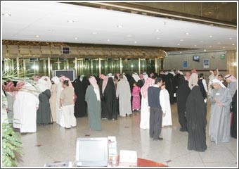 اقتصاديون: تطبيق «بازل2» على البنوك الإسلامية يوفر لها مظلة أمان ويقلّص مخاطرها ويحفّز نشاطها ضد تقلبات الأسواق والأزمات المالية