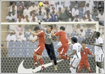 كوريا الشمالية إلى النهائيات ومواجهة بين السعودية والبحرين في الملحق
