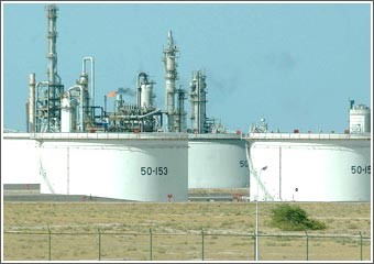 «مؤسسة البترول» تسعى لرفع إنتاج النفط إلى 3.05 ملايين برميل يومياً وتقليل حرق الغاز