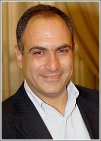 أسود لـ «الأنباء»: استبدال السنيورة بالحريري لا يطمئن كون الشخصين وجهين لعملة واحدة