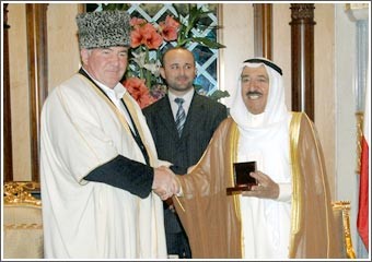 الأمير تسلم وسام الاستحقاق من الدرجة الأولى لجمهوريات القوقاز