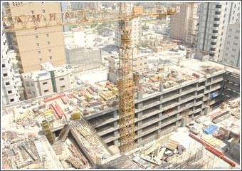 «المتخصص»: الأزمة العقارية مستمرة لما بعد 2009 إذا لم تتحرك الحكومة والمجلس 