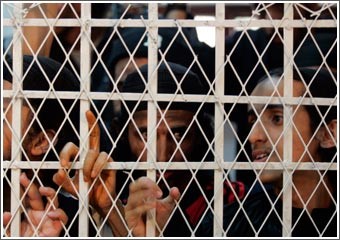 الحكم على 6 يمنيين بالإعدام بتهمة الانتماء للقاعدة