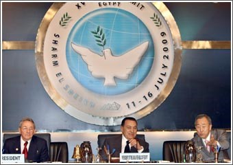 مبارك افتتح القمة بالدعوة لنظام دولي سياسي واقتصادي أكثر عدلاً