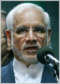 نجاد يقبل استقالة رئيس وكالة الطاقة النووية الإيرانية