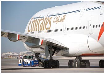 «طيران الإمارات» تشغل طائرة A380  على خط برمنجهام ليوم واحد