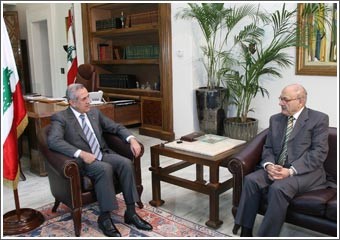 الحكومة اللبنانية: الحريري متمسك بصبره وبري متفائل وسليمان يرفض المهلة المفتوحة