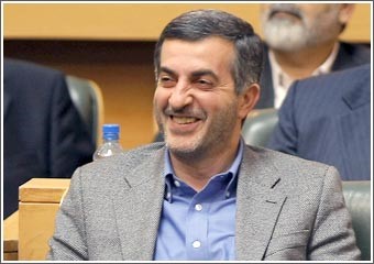 المطالبة بعزل نجاد تجبر «صهره» على الاستقالة  ..ورفسنجاني يبحث الأزمة في مشهد