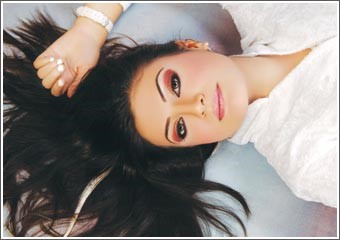 الكيراتين يغذي وينعّم الشعر المتضرر والمجعد