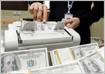 استبدال الدولار كعملة احتياط لن يحدث قريباً